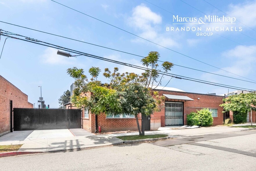 More Photos Of 2275 S Carmelina Ave, Los Angeles Showroom For Sale
