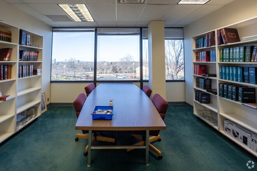 More Photos Of 900 US Highway 9 N, Woodbridge Office For Lease