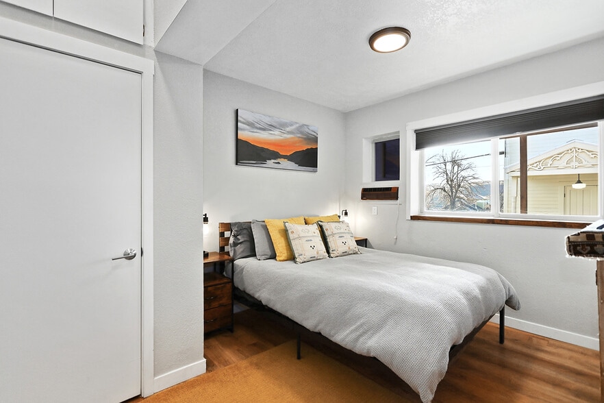 More Photos Of 501 Deschutes Ave, Maupin Freestanding For Sale