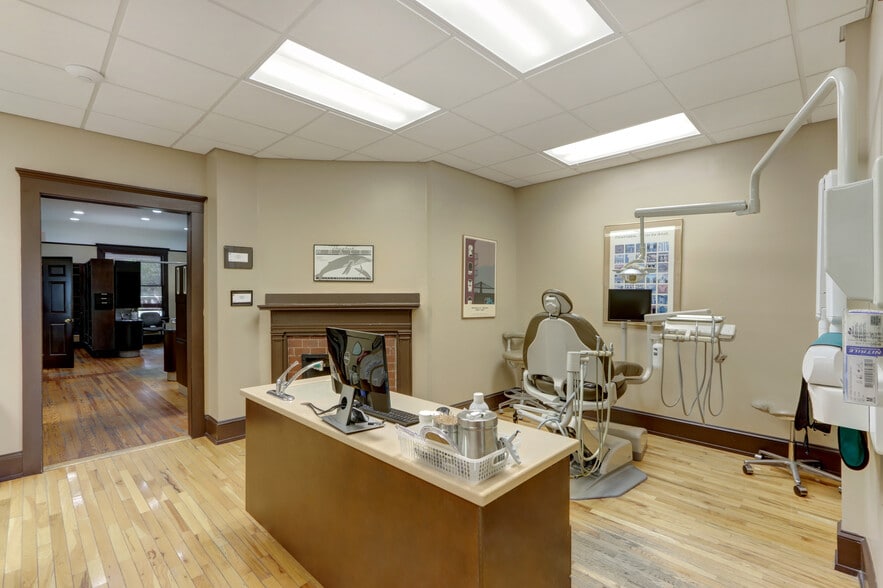 More Photos Of 207 E 31st St, Savannah Medical For Sale