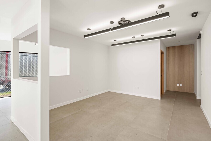 More Photos Of 8809 Sunland Blvd, Sun Valley Medical For Lease