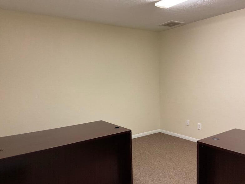 More Photos Of 200 N Broadway St, La Porte Warehouse For Lease