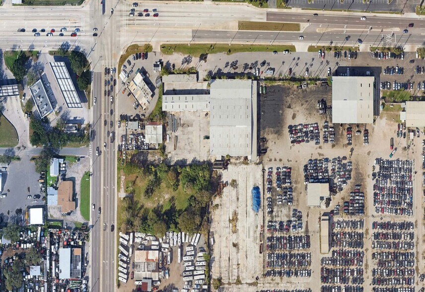 More Photos Of 5015 Causeway Blvd, Tampa Showroom For Sale