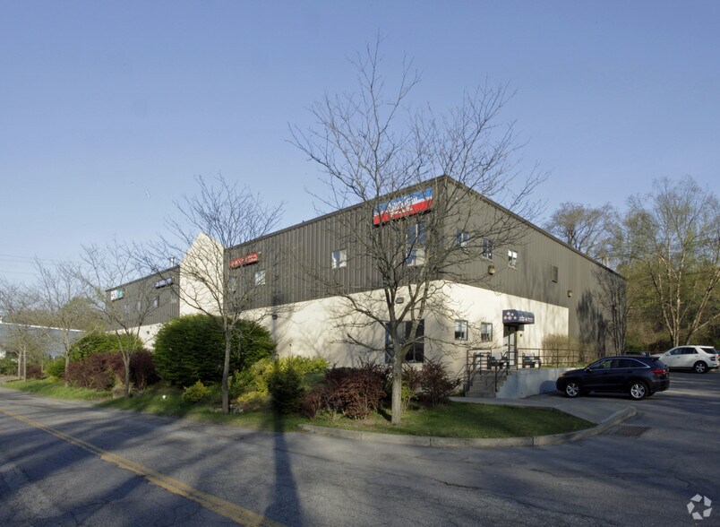 More Photos Of 317 Railroad Ave, Bedford Hills Flex For Lease