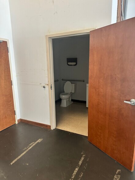 More Photos Of 4250 Keith Bridge Rd, Cumming Light Manufacturing For Lease