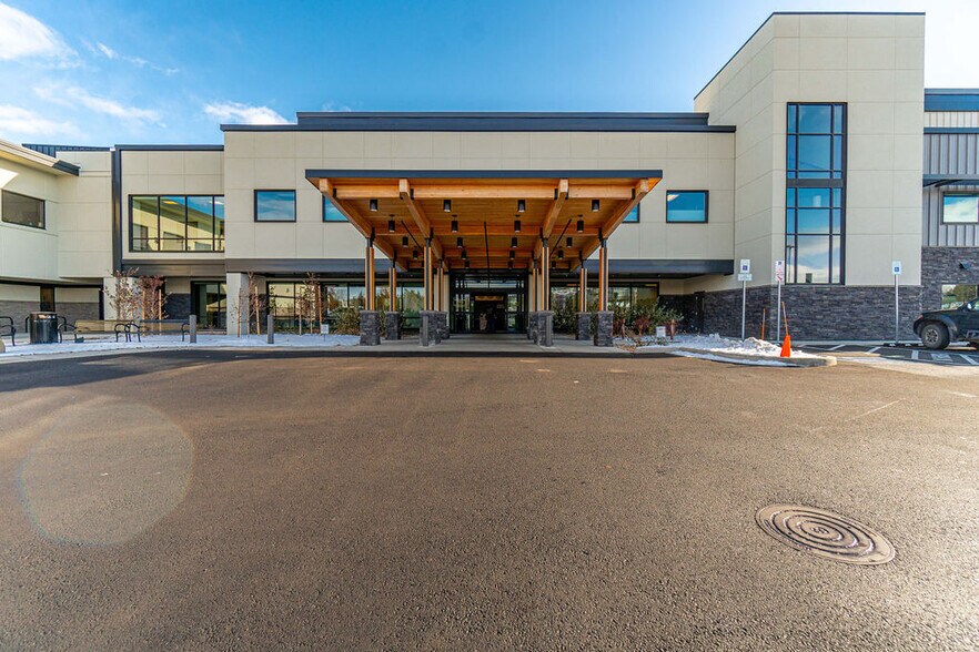 More Photos Of 1342 NE Medical Center Dr, Bend Medical For Lease