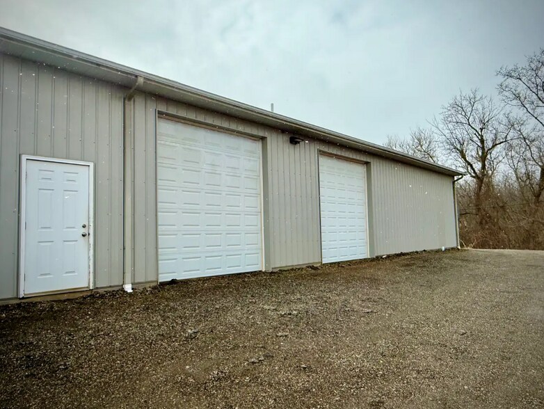 More Photos Of 207 N Main St, Olivet Auto Repair For Sale