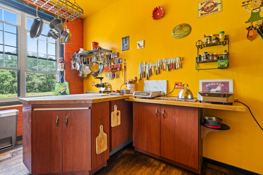 More Photos Of 500 Bridge St, Weissport Restaurant For Sale