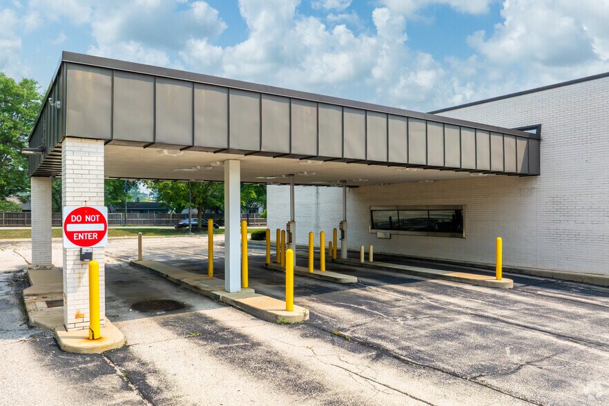 More Photos Of 151 E Irving Park Rd, Streamwood Bank For Sale