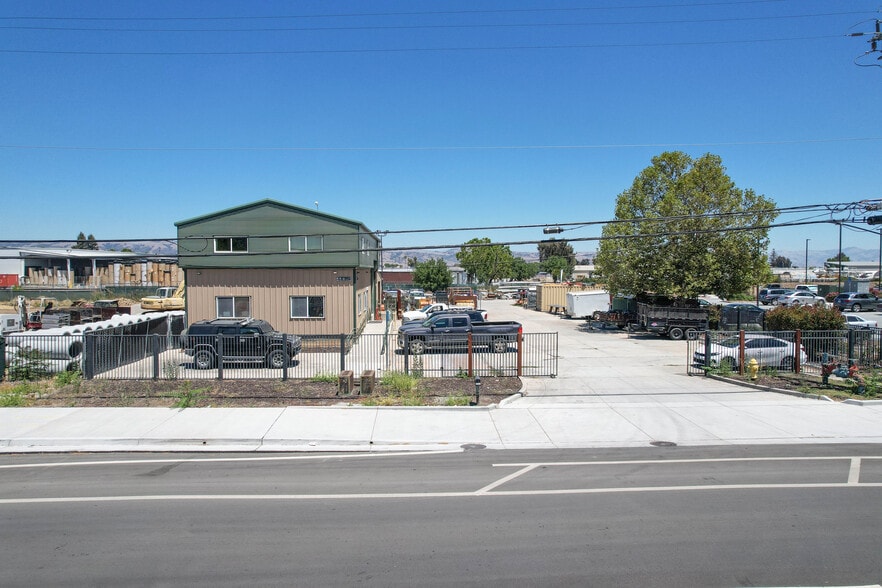 More Photos Of 6620 Monterey Rd, Gilroy Warehouse For Sale