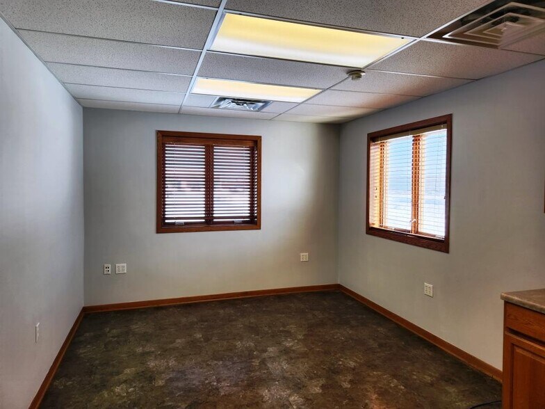 More Photos Of 8635 Hollander Dr, Franksville Manufacturing For Lease