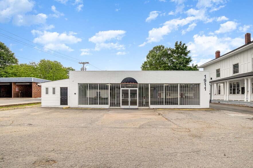 More Photos Of 1911 E Ozark Ave, Gastonia Freestanding For Sale