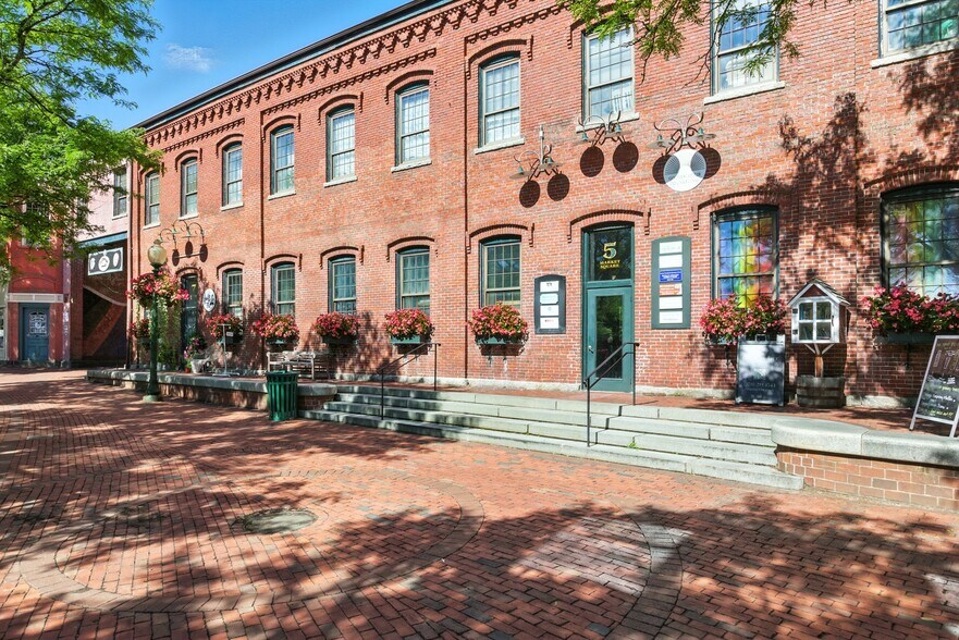 More Photos Of 5-7 Market Sq, Amesbury Loft Creative Space For Lease