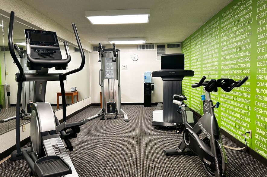 More Photos Of 6404 E Broadway Blvd, Tucson Hotel For Sale