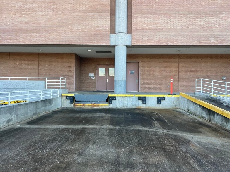 More Photos Of 1 Energy Pl, Pensacola Office For Lease