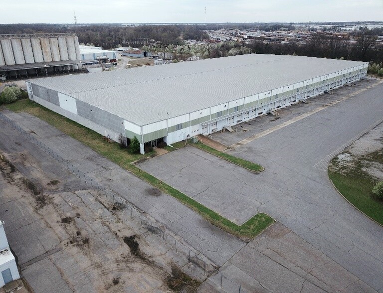 Primary Photo Of 4270 Chrysler Dr, Memphis Distribution For Lease