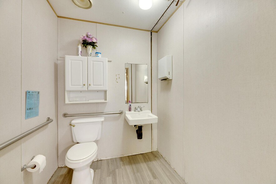 More Photos Of 3001 S Kings Ave, Brandon Religious Facility For Sale