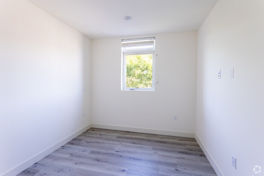 More Photos Of 11701 W Gateway Blvd, Los Angeles Apartments For Lease