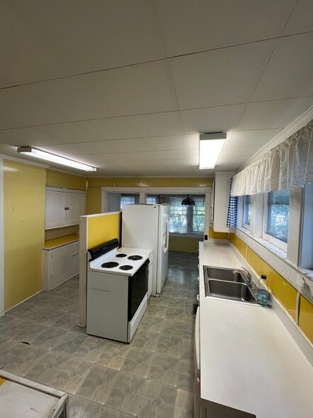 More Photos Of 615 S Washington St, Maryville Office For Sale