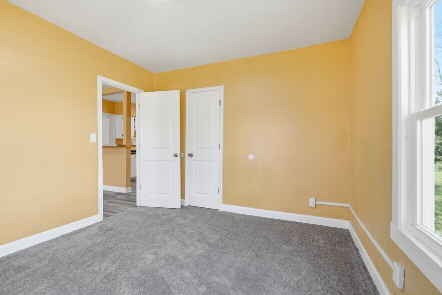 More Photos Of 10907 E 87th St, Raytown Multifamily For Sale