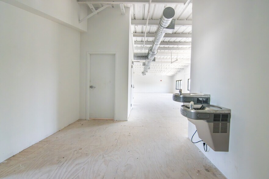 More Photos Of 2450 5th Ave S, Saint Petersburg Manufacturing For Lease