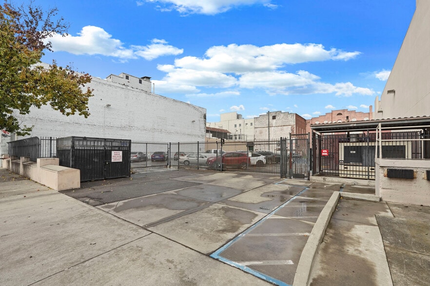 More Photos Of 20 S California St, Stockton Storefront For Sale