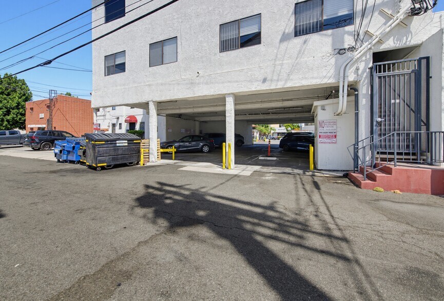 More Photos Of 10116-10120 Riverside Dr, Toluca Lake Office For Sale