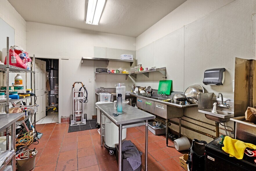 More Photos Of 4935 Shattuck Ave, Oakland Freestanding For Sale