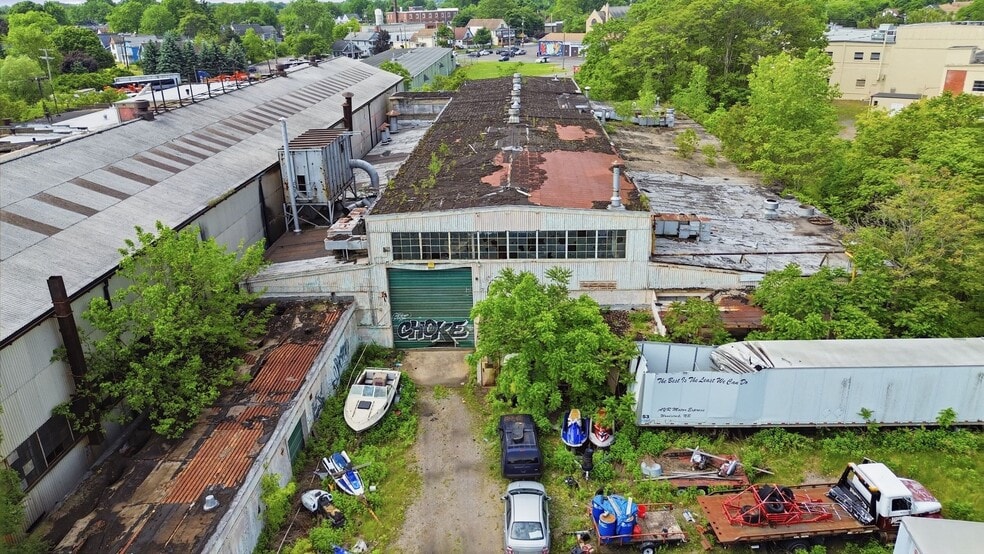 More Photos Of 470 Niagara Pky, North Tonawanda Manufacturing For Sale