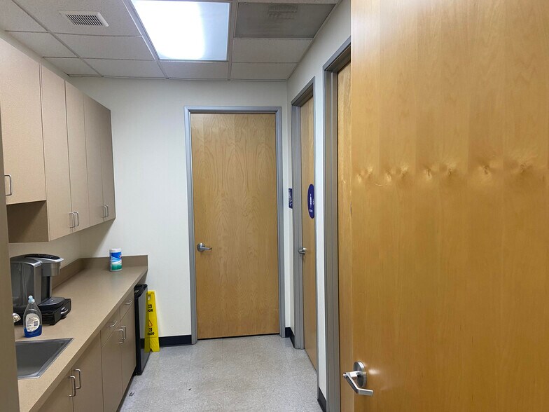 More Photos Of 13834-13842 Bettencourt St, Cerritos Warehouse For Lease