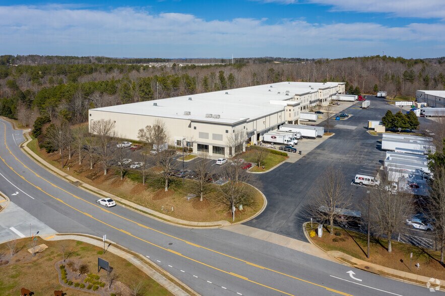 More Photos Of 4103 Tench Rd, Suwanee Distribution For Lease