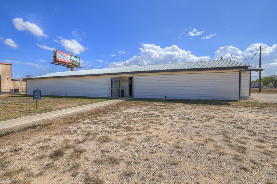 More Photos Of 2918 W Kingsbury St, Seguin Lodge Meeting Hall For Sale