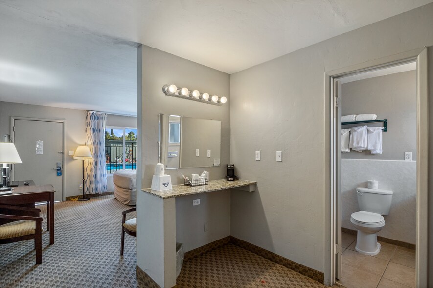More Photos Of 480 W Deuce of Clubs, Show Low Hotel For Sale