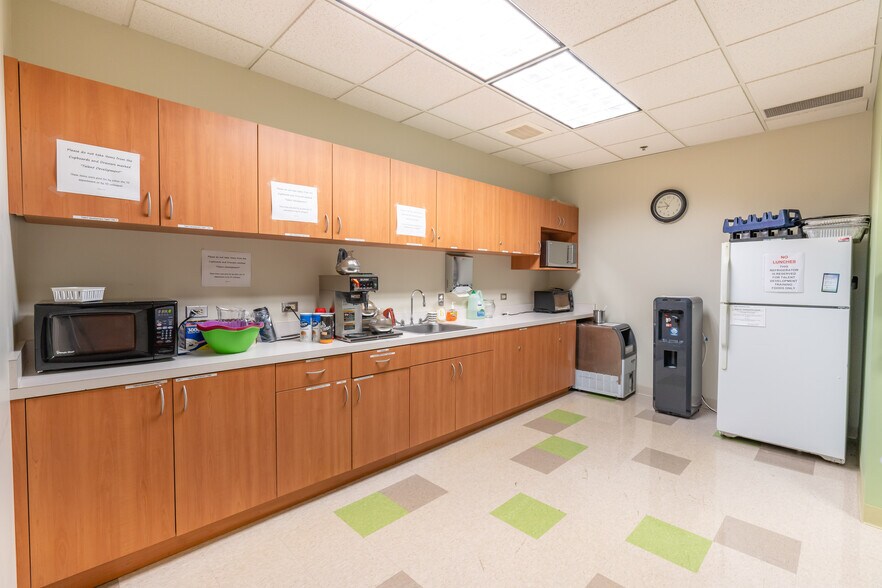 More Photos Of 20255 Victor Pky, Livonia Loft Creative Space For Lease