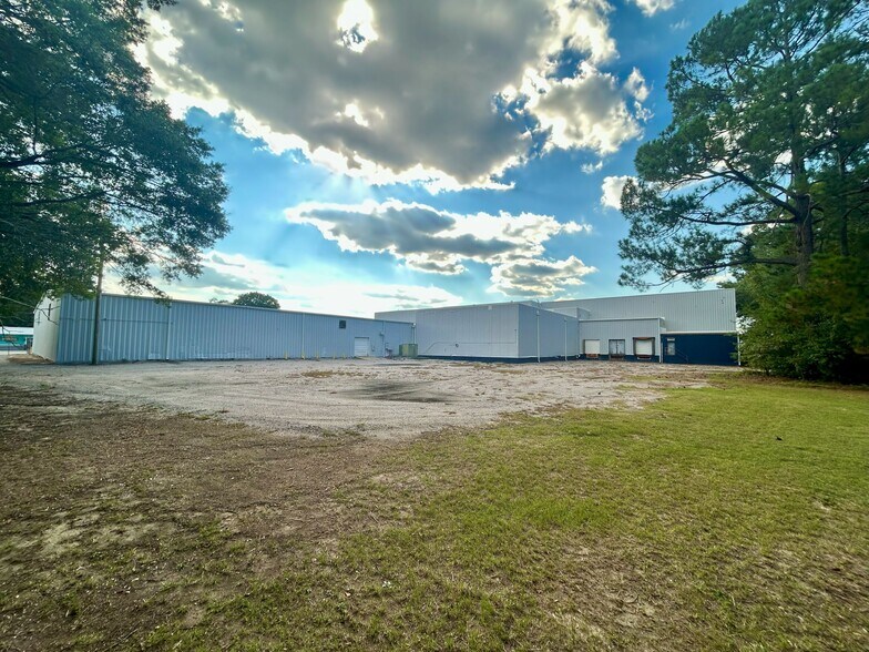 More Photos Of 1317 E Main St, Dillon Warehouse For Lease