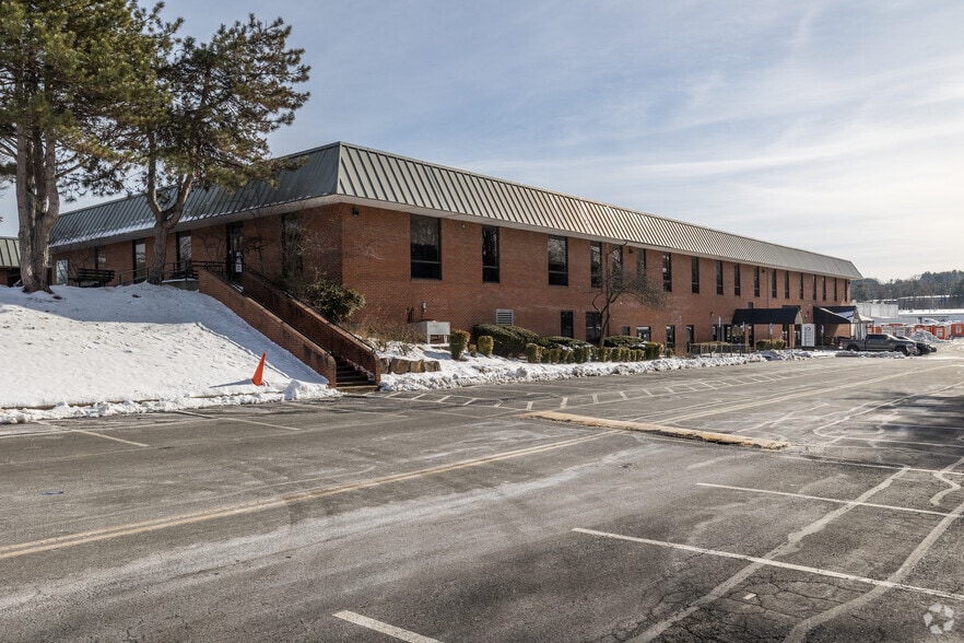 More Photos Of 6295 Edsall Rd, Alexandria Unknown For Lease