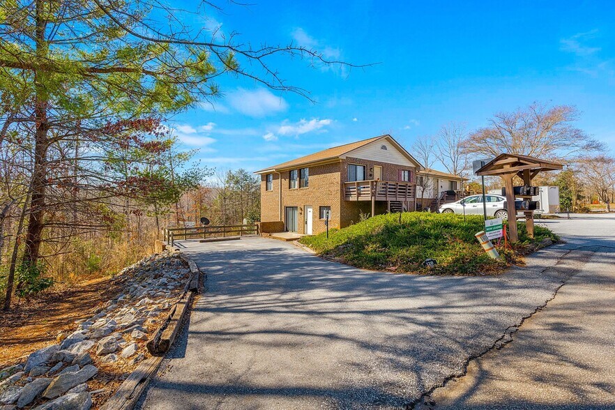 More Photos Of 1 Shagbark Ln, Seneca Apartments For Sale