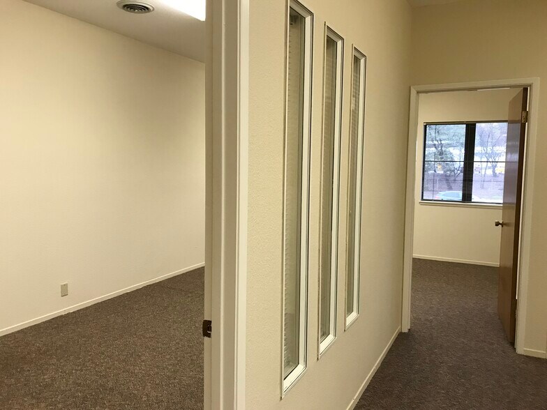 More Photos Of 11899 Edgewood Rd, Auburn Office For Lease
