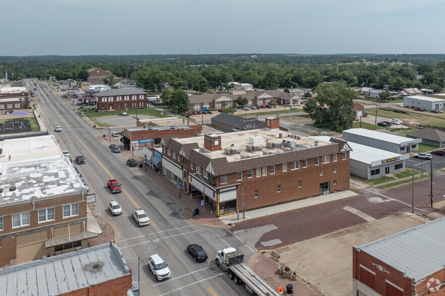 More Photos Of 305 N Main St, Bristow General Retail For Sale