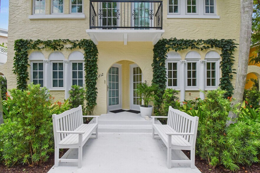 More Photos Of 212 Oleander Ave, Palm Beach Apartments For Sale