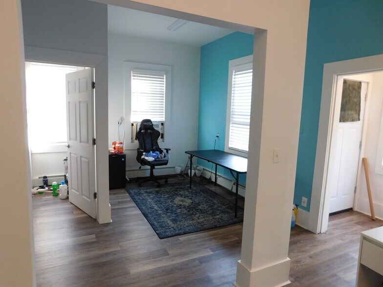 More Photos Of 52 Cedar Swamp Rd, Glen Cove Storefront Retail Residential For Lease