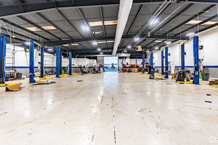 More Photos Of 1809-1811 Gallatin Pike N, Madison Auto Dealership For Lease