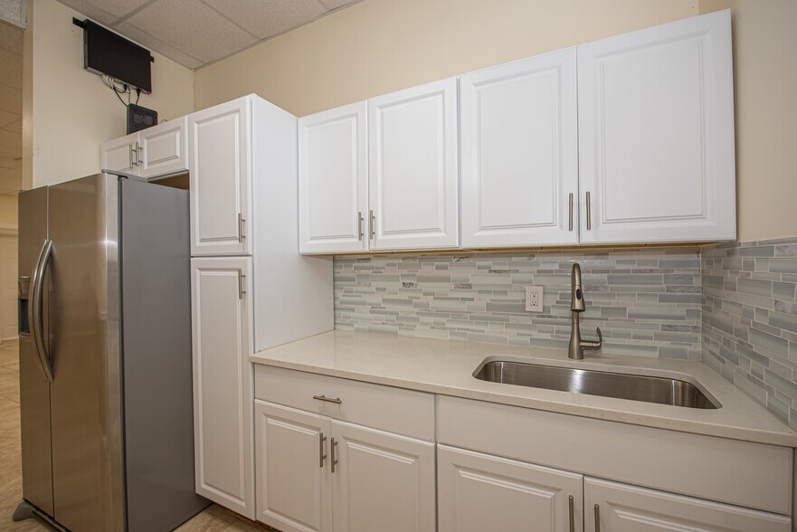 More Photos Of 141 Pine Aire Dr, Bay Shore Storefront Retail Office For Sale