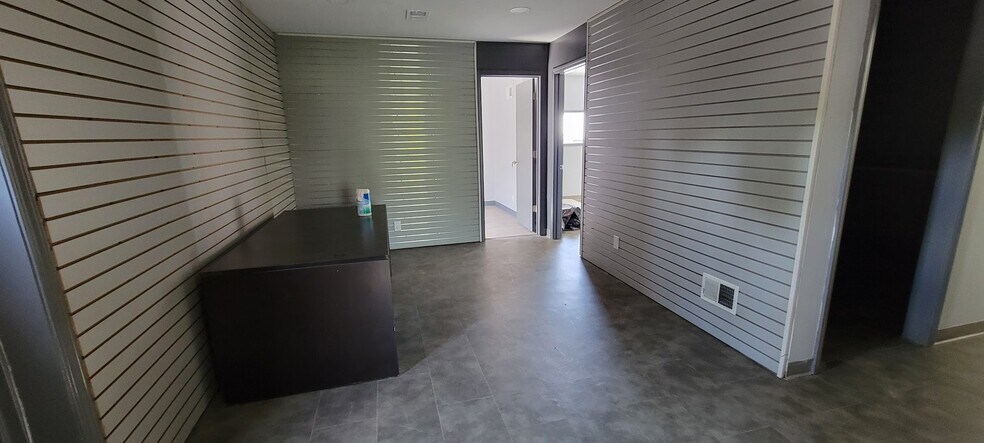 More Photos Of 336 S 42nd St, Kansas City Service For Sale