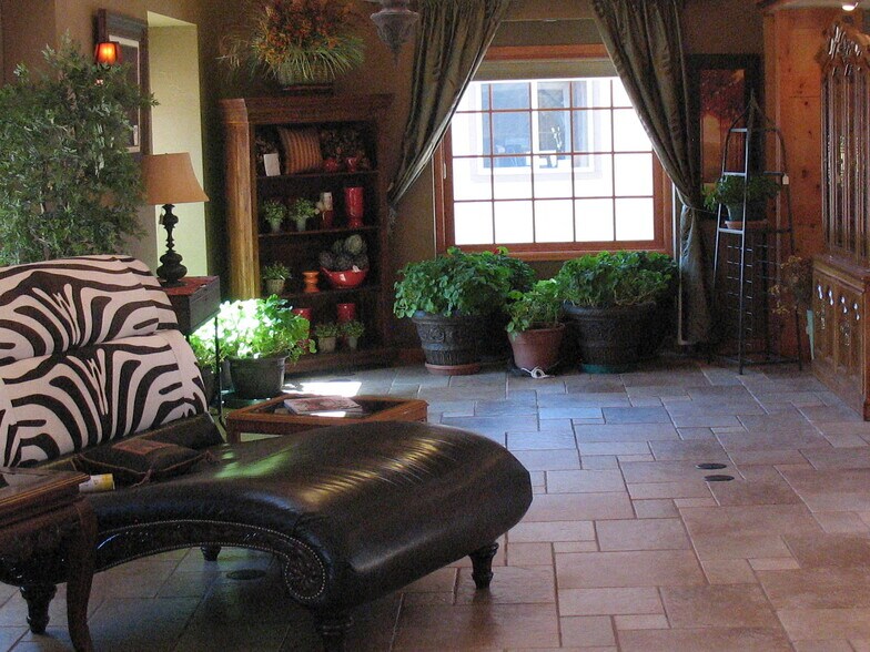 More Photos Of 173 Frontage Rd, South Fork Freestanding For Lease