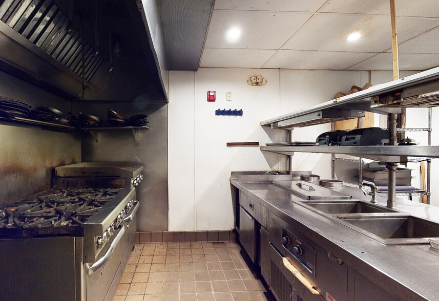 More Photos Of 313 N Charles St, Baltimore Storefront Retail Residential For Sale