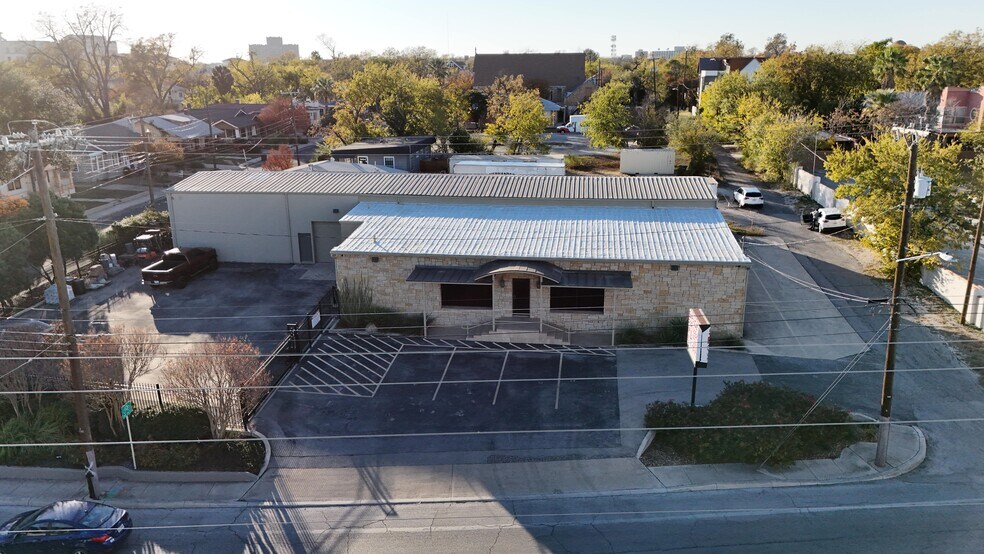 More Photos Of 2107 N Saint Marys St, San Antonio Loft Creative Space For Lease