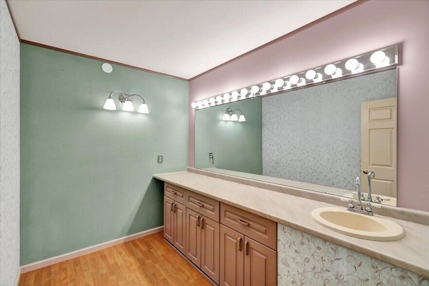 More Photos Of 5 Old Wernersville Rd, Sinking Spring Freestanding For Lease