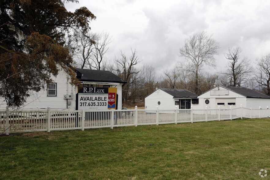 More Photos Of 435 W Broadway St, Fortville Land For Sale