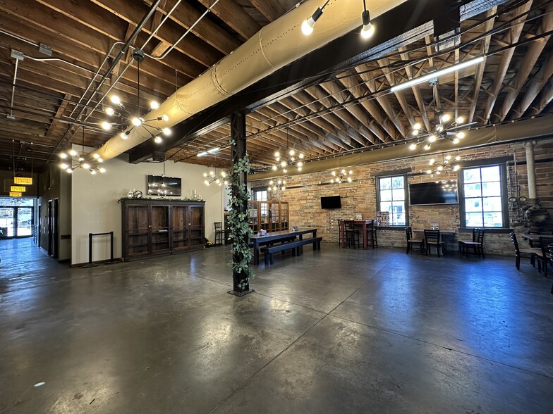 More Photos Of 408-422 N Main St, Hannibal Restaurant For Sale